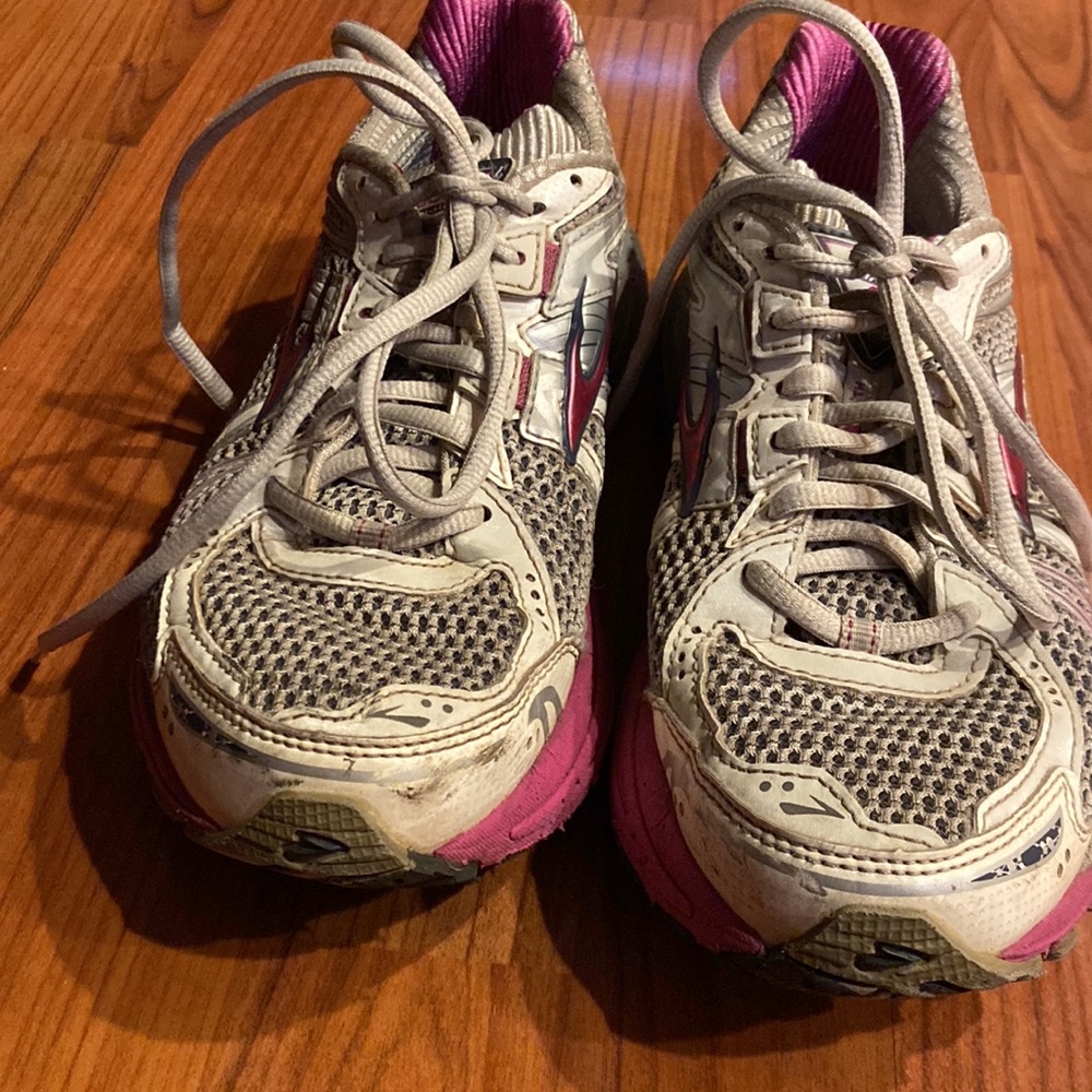 Brooks Running Shoes - Picture 4 of 5